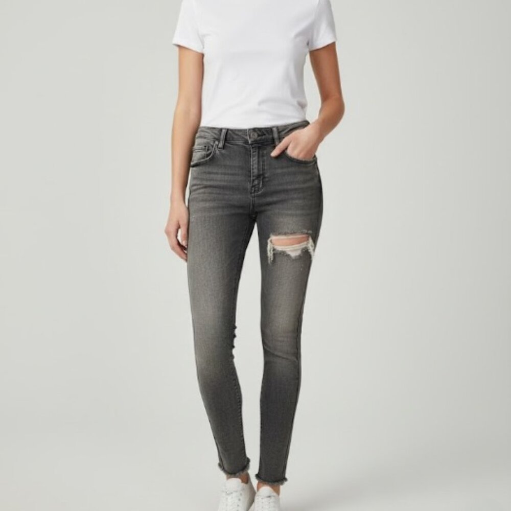 EUC Zara The Skinny Jeans – Gray Distressed Raw Hem Ankle Slit Denim Size 8